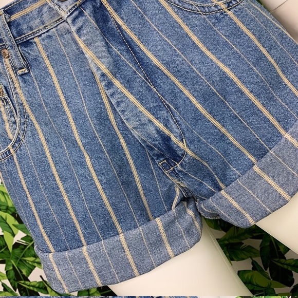 Vintage Guess Jean Shorts Women's Size 26 Denim Stripes Retro Triangle Logo - Picture 5 of 12